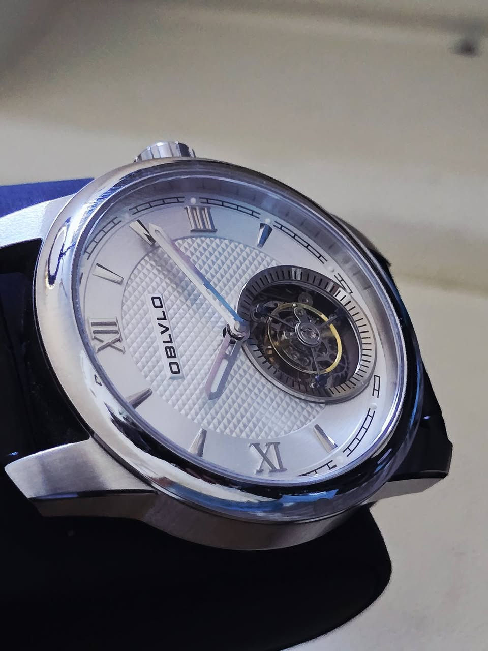 OBLVLO
اوتماتيك اصلي مكينه ياباني 
رقاص متحرك داخل الحجره 
رقاص ظاهري 
ظهر زجاجي مكشوف 
سير جلد اصلي قفل سير اصلي 
الساعه تقريبا جديده مع العلبه الداخلي وخارجية  والأوراق 
قطر ٤٣

١٦٠ دولار 
المكان اربيل 
يوجد توصيل 
Samer Akeel AlJboory 
https://www.tiktok.com/@samerakeelwatch?_r=1&_t=ZS-92XzzfzgLln


**إذا كنت صاحب هذا الإعلان وتريد حذفه لأي سبب، رجاءا أرسل رسالة إلى الدعم الفني**