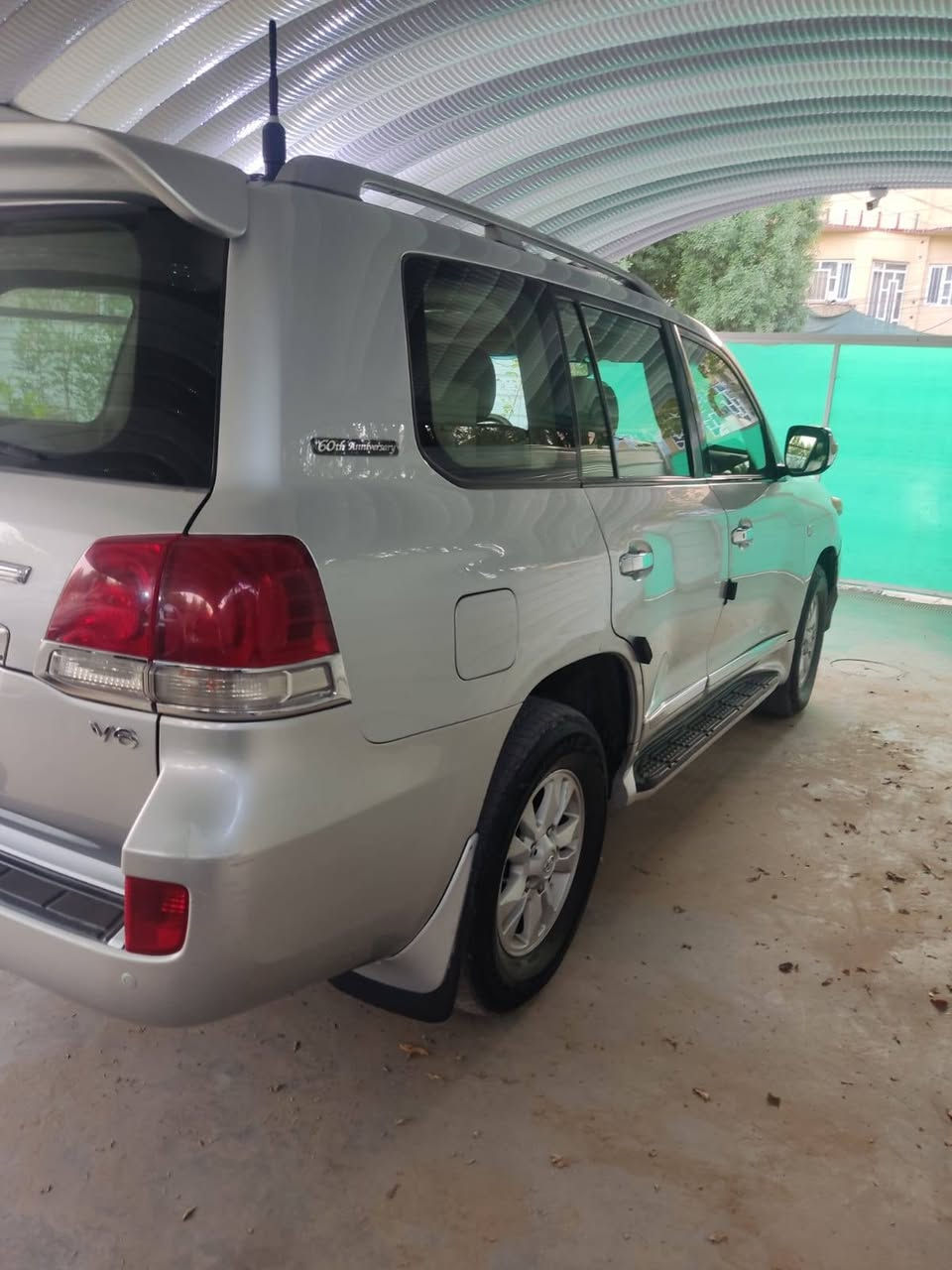 السلام عليكم لاندكروز موديل 11 ستينية ماشية250 سونار داخل المنشور محرك ما مفترح تبريد صدر كرير  خير من الله  حلوة السيارة جاهزة .. عنوان بغداد الكاظمية سعر 290 بيهة مجال ***********
