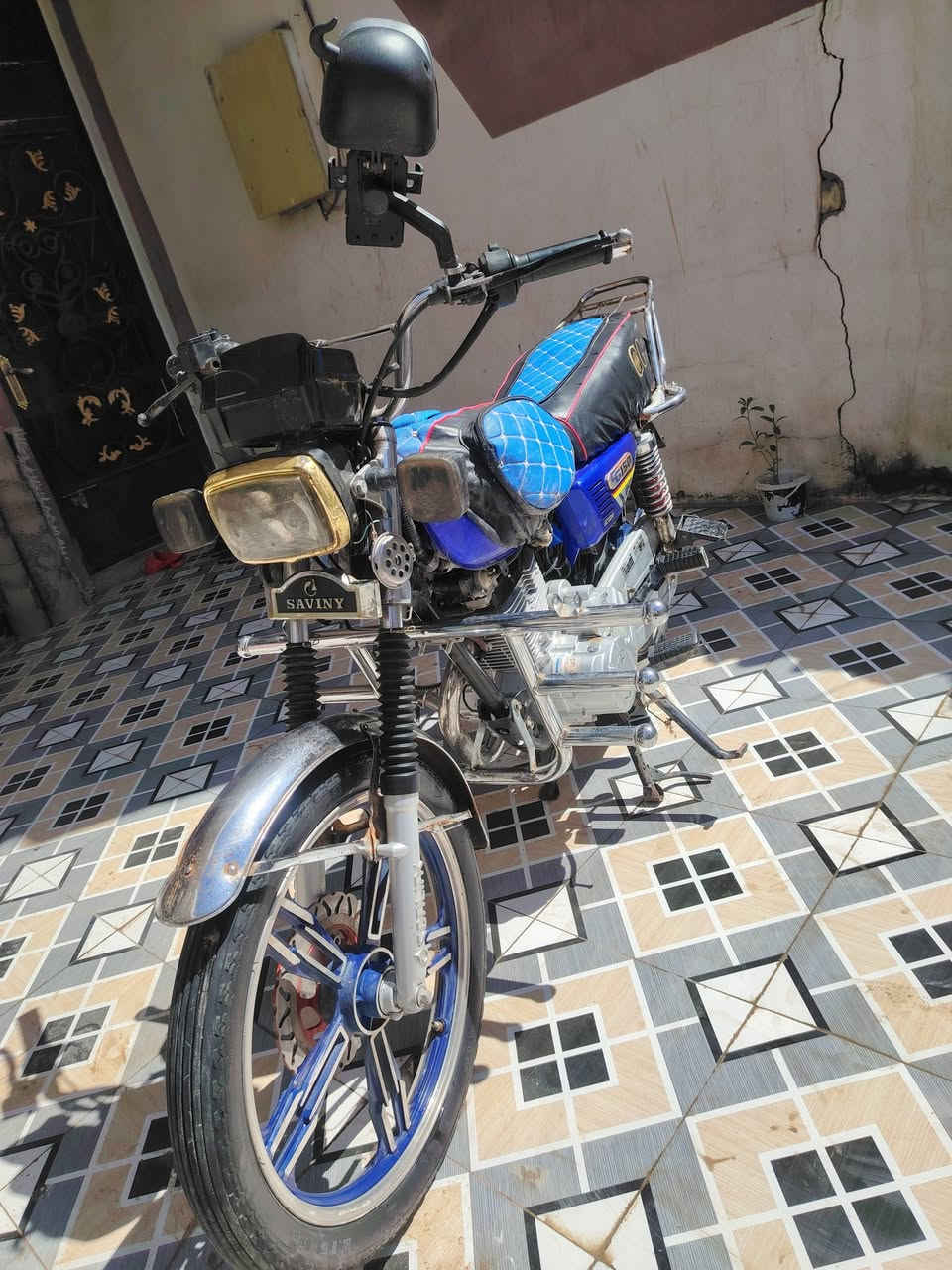 السلام عليكم 
دراجه سونك موديل 23محرك مكفول من الفتح لا تبخير ولا تنقيص نقص فقط اشاره خلفيه ودشبول بي قاعده وحده طاكه بس شغال كلشي مابي والباقي كله كامل اوراق اصولي حته ورقه الكمرك يمكن موجوده السعر 475مكاني بغداد ابو غريب ***********//***********
