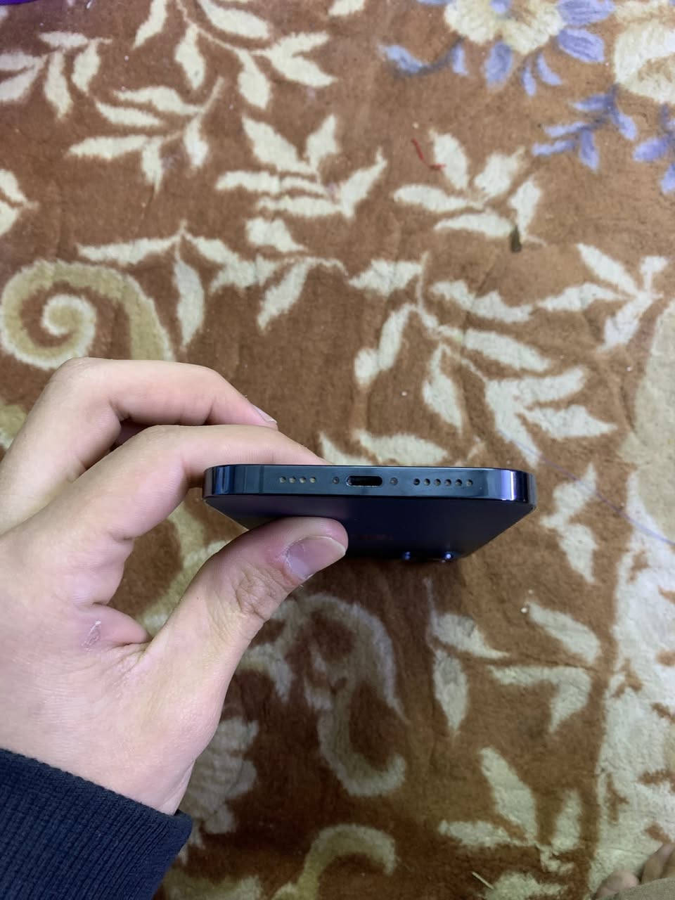 ايفون 12برو ماكس نظيف جدا سعره 550 وبي مجال مكان بغداد الأعظمي
***********
