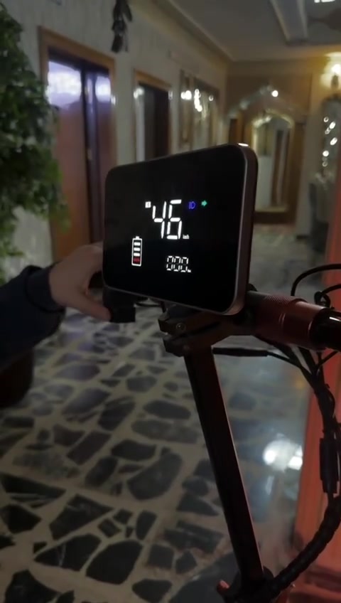 سكوتر كهربائي بطارية ليثيوم تشغيل كارت                          سرعة 99 يحمل وزن 150 كيلو للاستفسار الاتصال او مراسلة ***********
