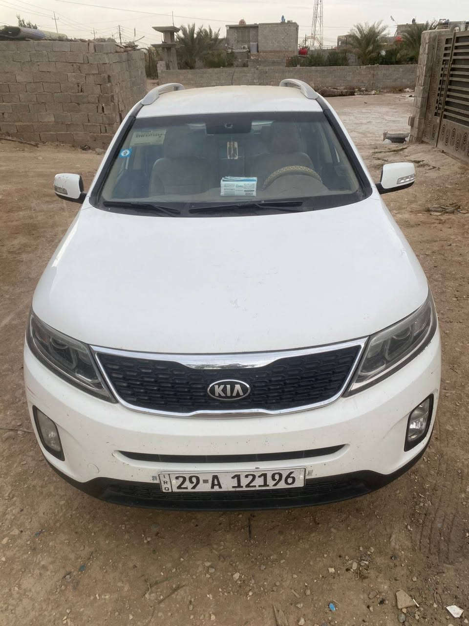 السلام عليكم سيارة سورنتو للبيع موديل 2014 سيارة جاهزة حدادية جاهزة كير ومكينه جديد وارد خليجي كل نقص مابيها مواصفات نص فول حجم المكينه 4سلندر 2400 
7راكب  للاستفسار عل رقم ***********
