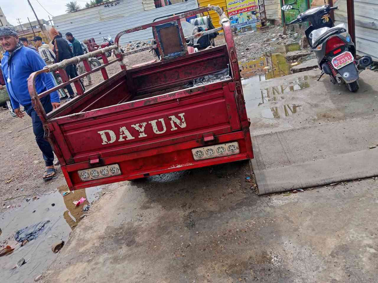 سلام عليكم ستوته للبيع دايوان موديل 2018 اوراق اصولي محرك مكفول من تنقيص وتبخير شاصي  مكفول كهربأيات شغاله بس عوزهة باتري المكان الشعله يم جسر الشعب السعر علا التصال الرقم ***********
