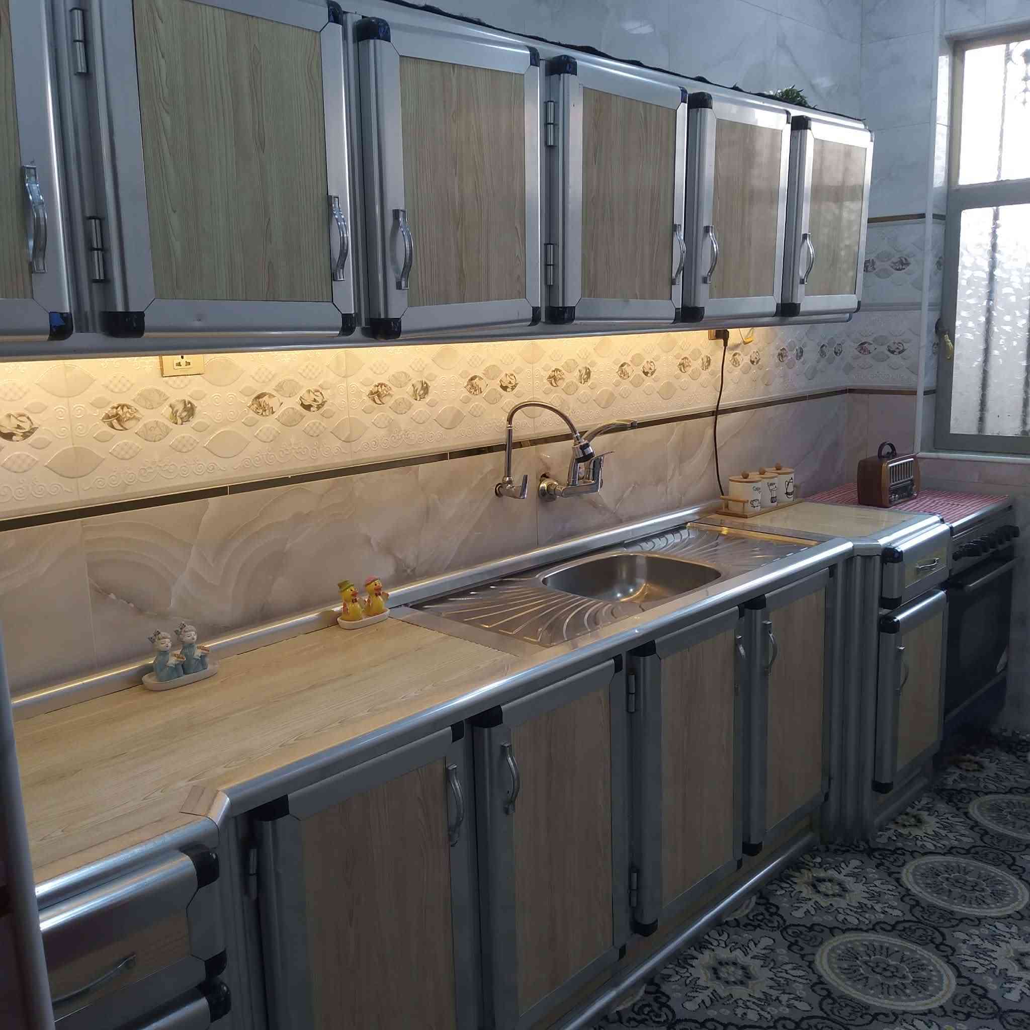 كاونتر الالمنيوم 3 امتار 6ابواب مكاني النجف حي ميسان *********** السعر 280
