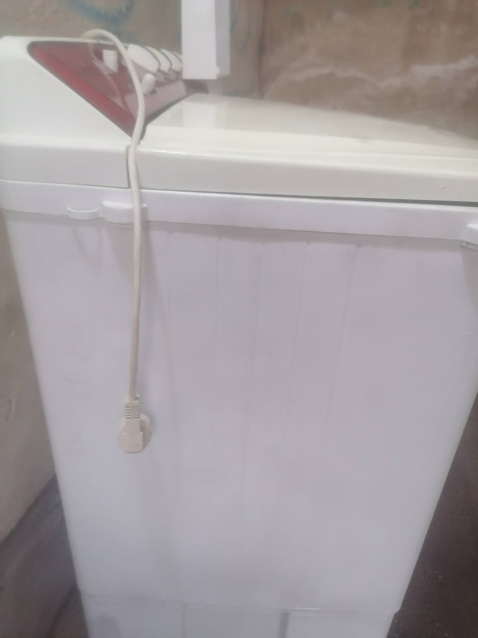 السلام عليكم عندي غساله للبيع شغاله مكان كربلاء السعر 60 هذا رقمي واتساب موجود ***********
