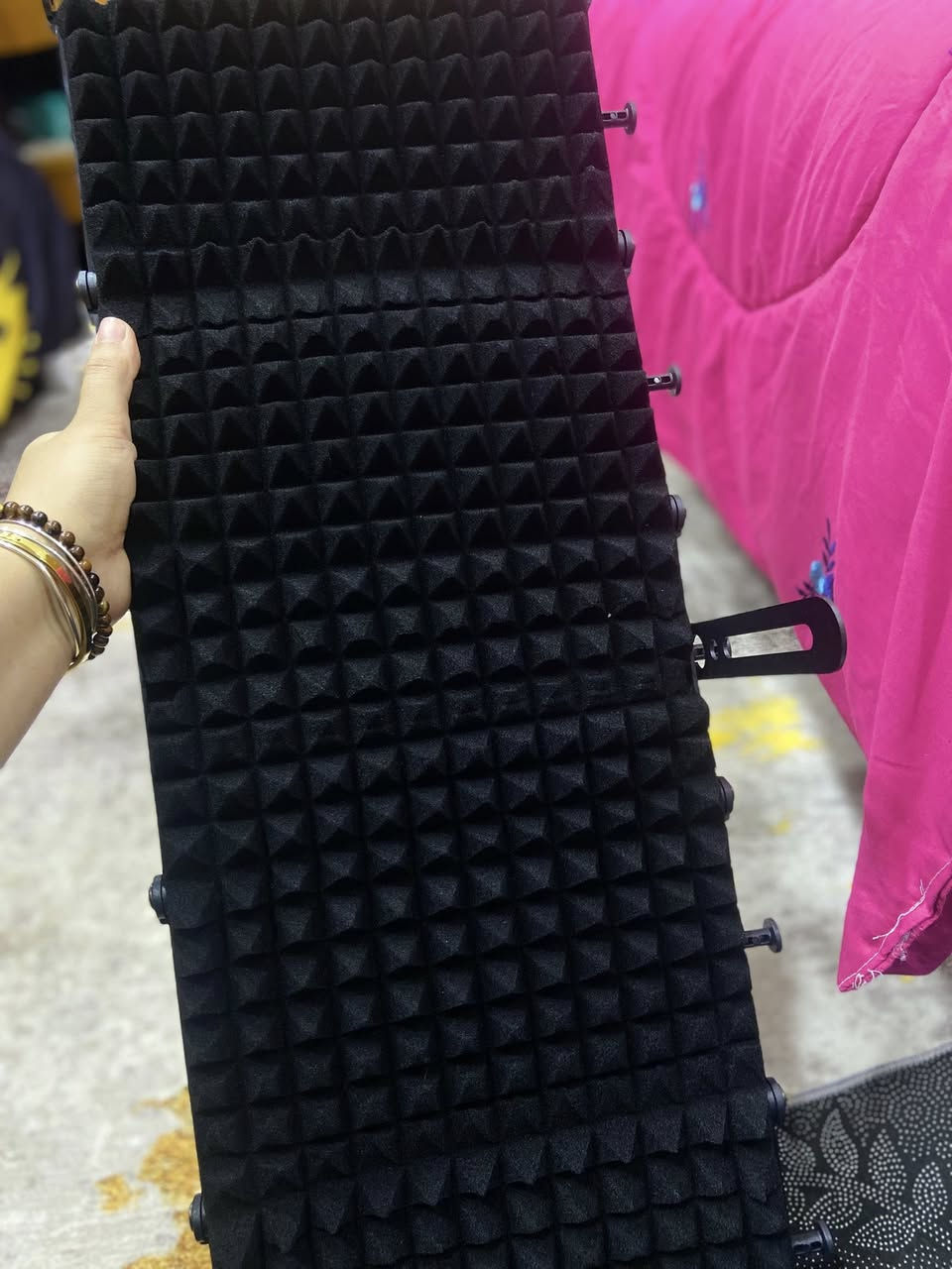 • عزل الضوضاء: يمنع صدى الغرفة والأصوات المحيطة من الدخول للمايكروفون.
• تركيز الصوت: يخلي صوتك "ناشف" ونقي، وكأنك تسجل في استوديو احترافي.


**إذا كنت صاحب هذا الإعلان وتريد حذفه لأي سبب، رجاءا أرسل رسالة إلى الدعم الفني**