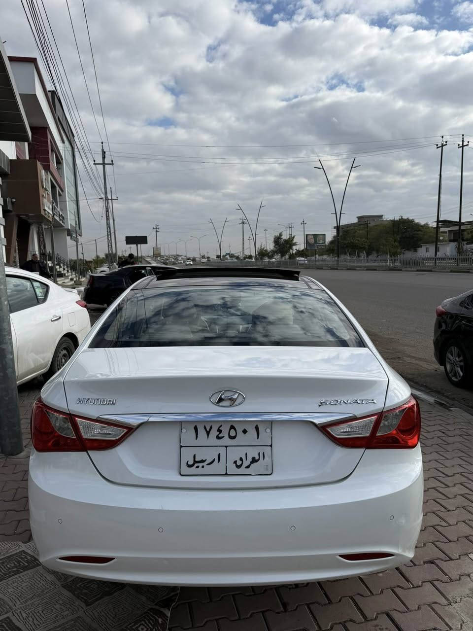سيارة سوناتا وارد خليجي 2011 
شرط كير محرك صدر امامي خلفي جاهزها اربعه تايرات جددت بيها جاملغ امامي ايمن صبغ بس رش بدون تبدل بدون ضرر وباقي كفاله عامه مكاني صويره سعر 135
***********
