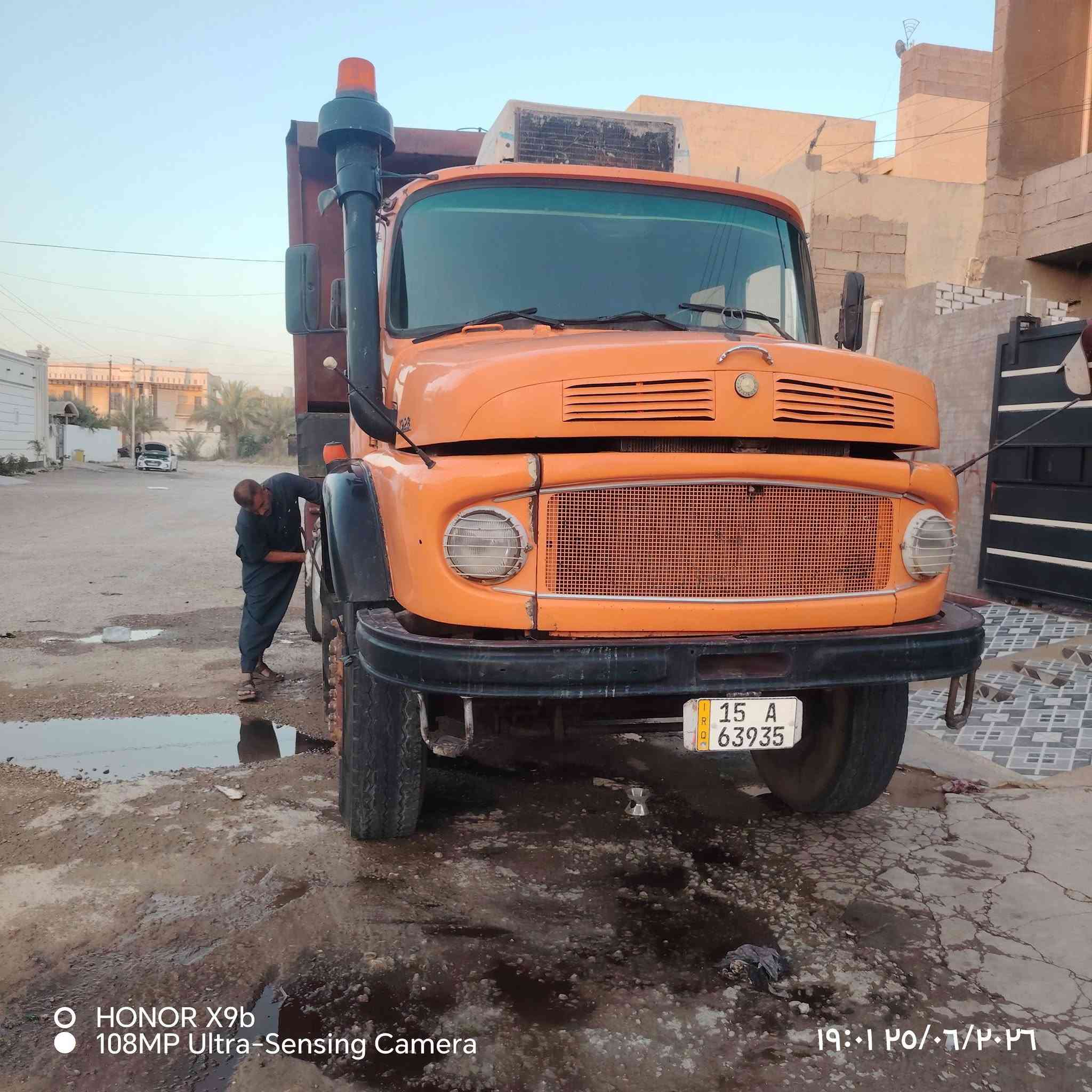 سلام عليكم اقجم البيع سياره جديده محرك جديد سوبر كير جديد 130تخم تاير شرط تحويل عربانه حداديه مكان الانبار رمادي رقم الهاتف ***********

