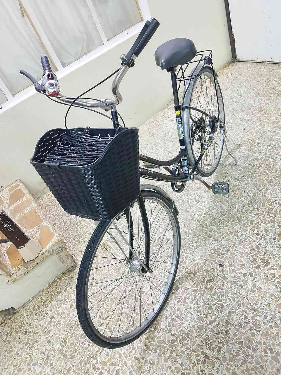 السلام عليكم عندي بايسكل عبد الحليم حجم 27كير 7 لون اسود المكان موصل حي الابار السعر 90وبي مجال الاتصال على الرقم ***********
