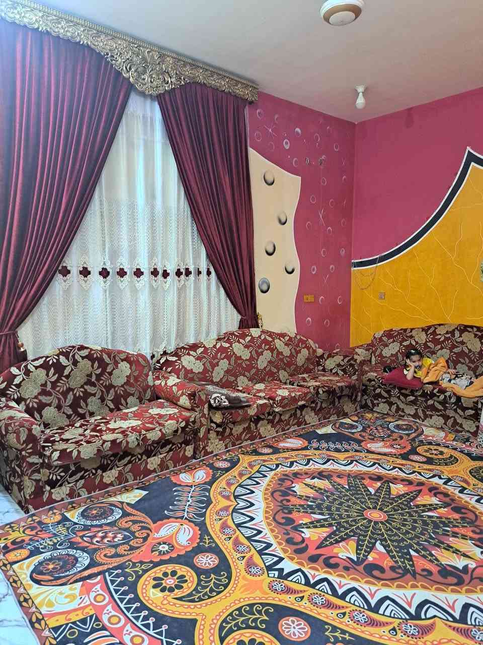 الدار معروض البيع البصره قضاء المدينه منطقة العلي البيت يحتوي على ثلاث غرف وستقبال وصاله ومطبخ صحيات داخلي وخارجي وكراج كبير مساحة البيت الكليه 550.متر ***********
