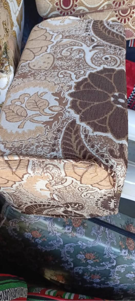 تكيات فقط للبيع بالنايلون
*********** متوفره الوان وكميات
