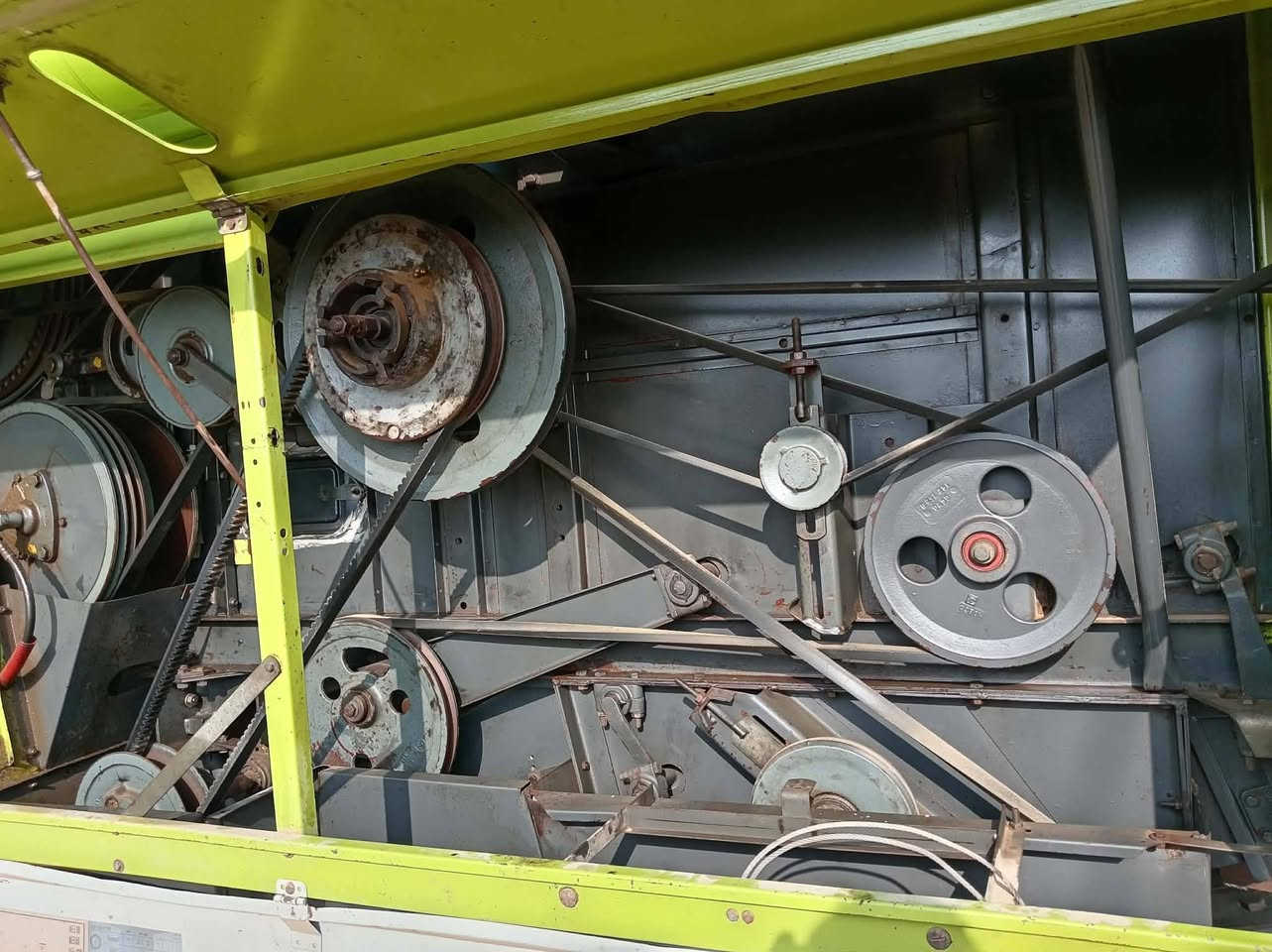 حاصدة كلاس للبيع موديل 2000 نضيفة ***********
