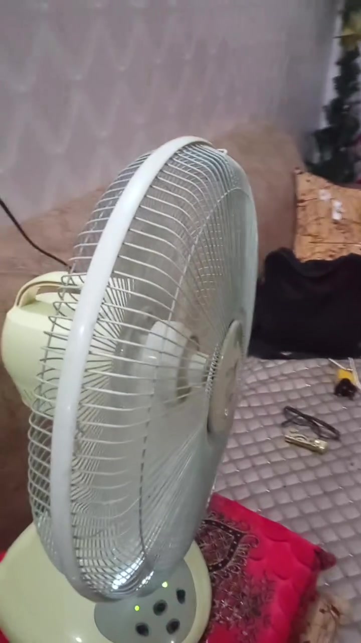 السلام عليكم اغراض نظيفه جدا وباسعار مناسبة وبالعافية على الياخذها
مركز المحافظة حي الجزائر 
التفاصيل ..
طباخ ماروني تركي نظيف جدا السعر 60 
طباخ كينوود بريطاني تجميع تركي سل ستيل نظيف جدا السعر 90 
غسالة حجم كبير 20 كيلو نظيفة وماطور جديد السعر 75 
مروحة ارضي وسط نظيفة جدا السعر 20
مروحة ارضي كبيرة نظيفة جدا السعر 30 
وبالخدمة اكتب تم واني اراسلك او اتصل 
***********
