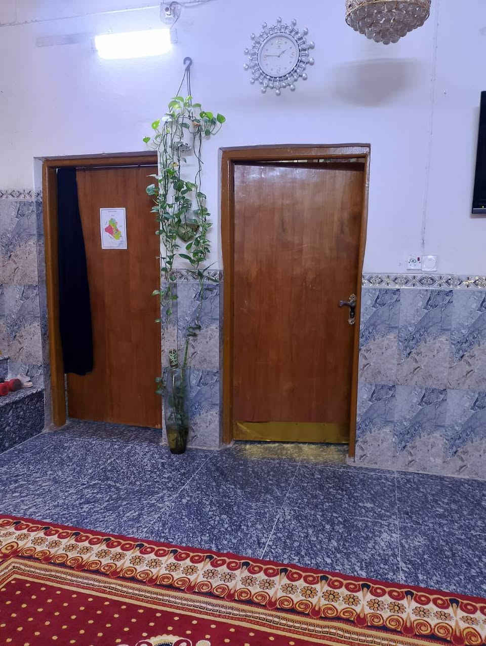 ا
🏡 دار للبيع – فرصة مميزة في حي المرتضى / ناحية أبي غرق
📍 الموقع: ناحية أبي غرق – حي المرتضى
📐 المساحة: 200 متر مربع
✨ مواصفات الدار:
سقف صب كونكريت متين.
أرضية كرانيت أنيقة.
جدران من الطابوق.
كراج خاص للسيارات.
حديقة جميلة في مقدمة الدار.
استقبال واسع ومريح.
مطبخ حار وبارد.
ممر (كلدور) موزع للغرف.
غرفتا نوم.
مخزن في السطح.
✅ موقع هادئ ومناسب للعائلة مع تصميم عملي ومساحات مريحة.
📞 للاستفسار والمعاينة: ***********
***********
نسأل الله لكم البيع الموفق والرزق الواسع. 🌹
ملاحظه من لديه دار اوقطعه أرض 
للبيع أو للإيجار أو أرض زراعية ماعليكم إلى التواصل مع العطاء للعقار
