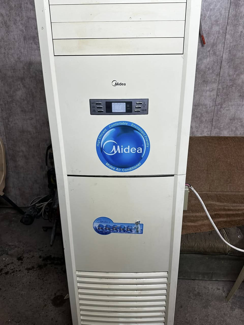 السلام عليكم سبلت للبيع كنتوري 2طن كامل هو و البواري و الوايرات بس نقص غازالسعر 400 للاستفسار***********
