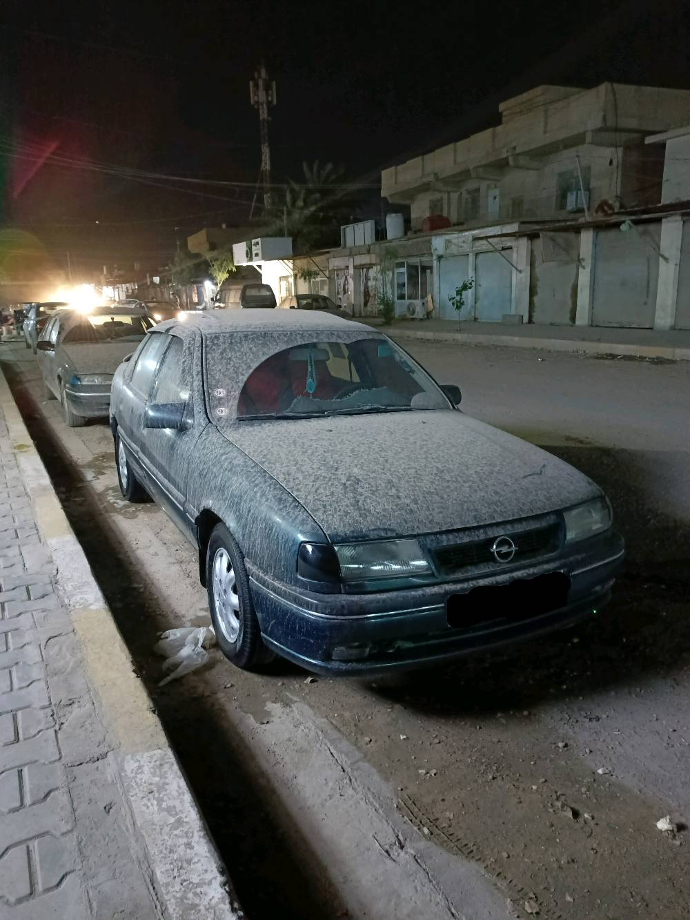 للبيع اوبل فيكترا موديل 1995تبريد ثلج رقم بغداد دولي محرك 18 المرغوب بيها جراد شويه بل جاملغات الوره تخم تاير جديد محرك وكير بشرط السياره جاهزه مال جناي السعر 50 وبيها مجال بسيط الشراي بي خير ويدلل مكاني بابل مسيب رقم الهاتف ‏‪***********‬‏
شنو موديل السيارة بالضبط وسنة الصنع؟: 
موديل 1995
شنو حالة الماكينة والكير؟ بيها تهريب أو أصوات أو حرارة؟: 
مكينه جديده مكينه وكير بشرط 
السيارة بيها صبغ/سمكرة/حوادث سابقة لو شغلها بس تجميلي؟: 
السياره مابيها قطرة صبغ الجاملغات الوره بيهن جراد شويه 
وين مكان السيارة بالضبط حتى نكدر نحدد المعاينة؟: 
بابل مسيب 
السعر نهائي لو قابل للتفاوض، وأكو تبديل لو بيع فقط؟: 
السعر 50 وبيها مجال بسيط قفلها ب47 بيع فقط