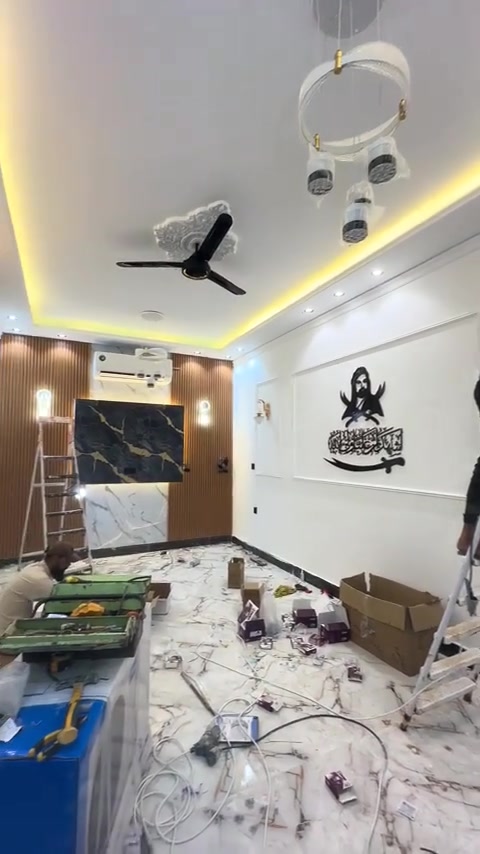 أصباغ وديكورات حديثة ✨
تنفيذ كافة أعمال الأصباغ، ، الديكورات الجبسية، واللمسات العصرية للبيوت.
عمل نظيف – دقة بالتنفيذ – أسعار مناسبة.
 #*********** 
#الفرقان_للأصباغ #ديكور #صبغ #جبس_اسقف_ديكورات_داخليه
