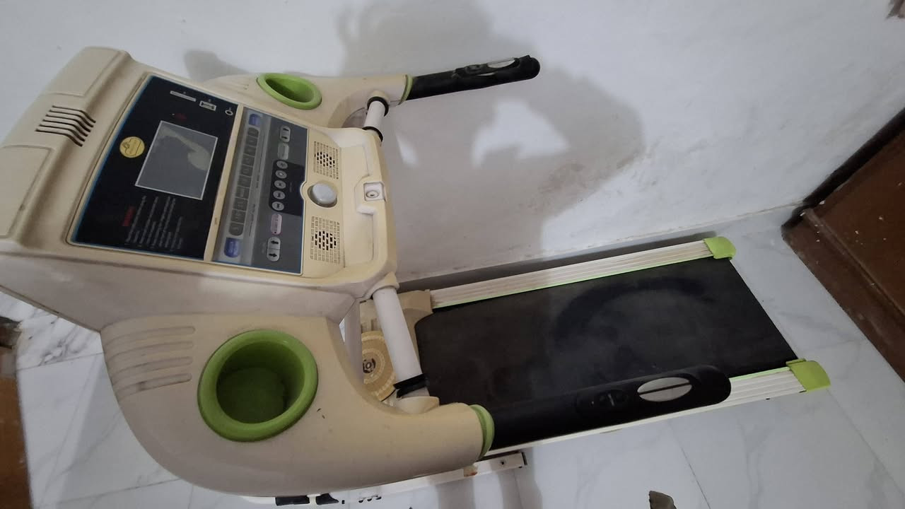 السلام عليكم 
جهاز جري مع قرص للخصر ...
مستخدم و نظيف يتحمل 150 ...
مع حزام هزاز كهربائي للدهون و مكان لشناو بطن ملحق ...
وبه منفذين لتشغيل مقاطع صوتية (USB بدون توصيلة) و (AUX مع توصيلة ) و بصمة الامان ...

الشاشة راح تحتوي على السرعة و دقات القلب و المسافة و السعرات الحرارية المحروقة ...

حساس قياس دقات القلب راح يكون على الجوانب مع ازرار التحكم بالسرعة و التشغيل ...

 بي خاصية الجبلي  ...

السعر ب250 الف وبي مجال للطيبين علما الجديد مالته يكون قريب ال500 ...

رقمي *********** 
مكاني حي ميسان
