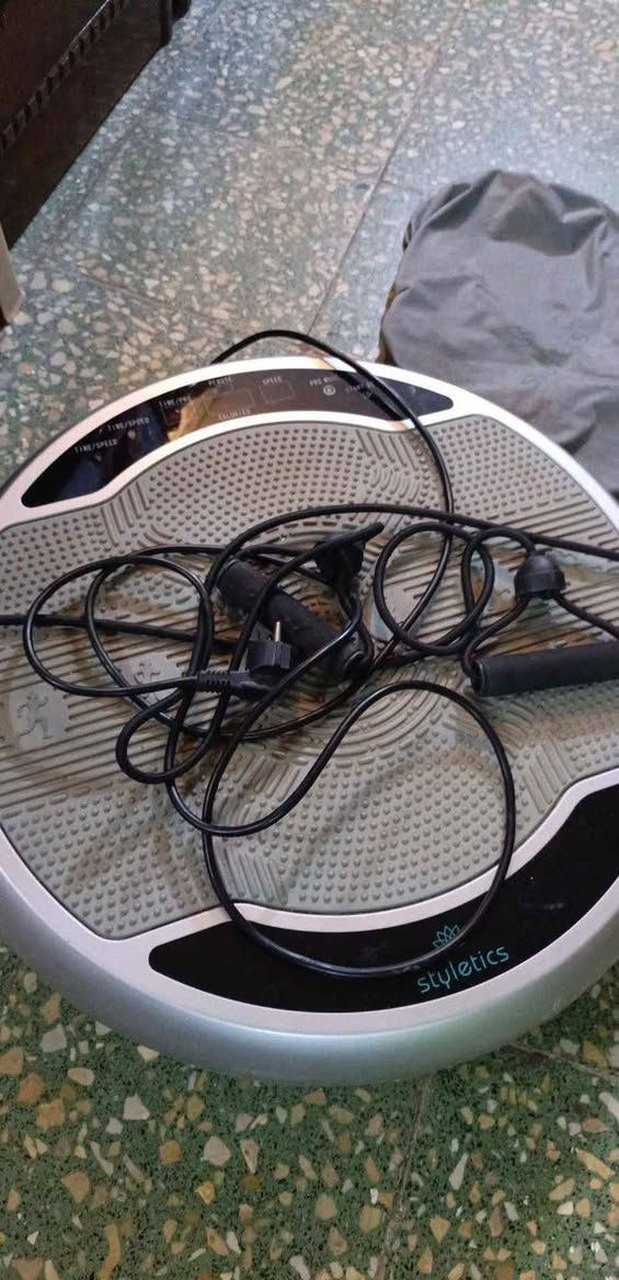 هلو بنات عندي جهاز هزاز تنزيل الوزن يخبل وشغال


**إذا كنت صاحب هذا الإعلان وتريد حذفه لأي سبب، رجاءا أرسل رسالة إلى الدعم الفني**