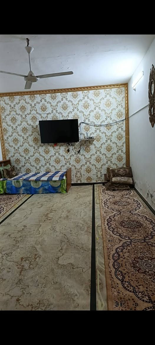 الدار للبيع
زراعي سند 25 ال ابو جاسم نهايت شارع الوكفه 
بي غرفه وصاله وستقبال ومطبخ وصحيات داخل وخارج 
مساحه 190 قريب مجمع الغديرقريب عل تبليط  استفسار صاحب الدار  *********** مكلف بلنشر
