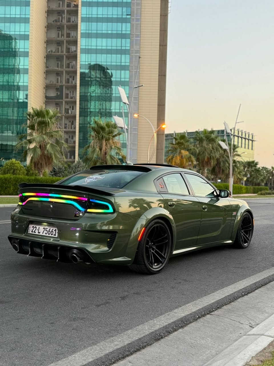 سلام عليكم 😍💚
جارجر سكات باك وايد بودي أصل 2021 
سكات باك محرك  6.4  
بدون حادث  حادثها سرقه جاملغ وبنيد وطخه بل باب صبغ يعني بدون ايرباك لسياره 

المواصفات
مكابح رياضية (برمبو) 
لايت LED 
فتحت سقف (سلايد) 
كاميرا خلفية 
امكانية التحكم بوضعيات المقود كهربائيا 
كزوز سستم 
ويل قياس 20 أنج اصلي
تشغيل عن بعد 
مقاعد رياضية من الجلد الفاخر 
ذاكرة لحفظ وضعيات الجلوس (ميموري) 
نظام خرائط GPS 
تدفئة ستيرن 

مواصفات آخر ‼️✅
عليها هواي اضفات كماليات 
اوركل لايت
اوركل بك لايت 
اويل كاج كان
برمجه ايكل اكيد 🐊
كزوز وتفريغ وزرع بوبات علي الوادي 
داخل كاربون 
كفرات مكينه وسترس بار ٣ منهن بل عراق ...
 تواصل خاص او واتساب
***********📞✅
وسعره كلش حلو $✨

