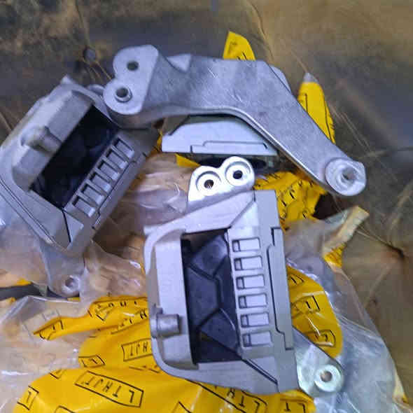 حمدالله تم وصوال وجبه جديده من قطع غيار السيارات فوكس فاجن أطلس وباسات وجيتا و بورا كركوك ساحه احتفلات بيت ألماني *********** يوجد توصيل جميع محافظات عراق ***********
