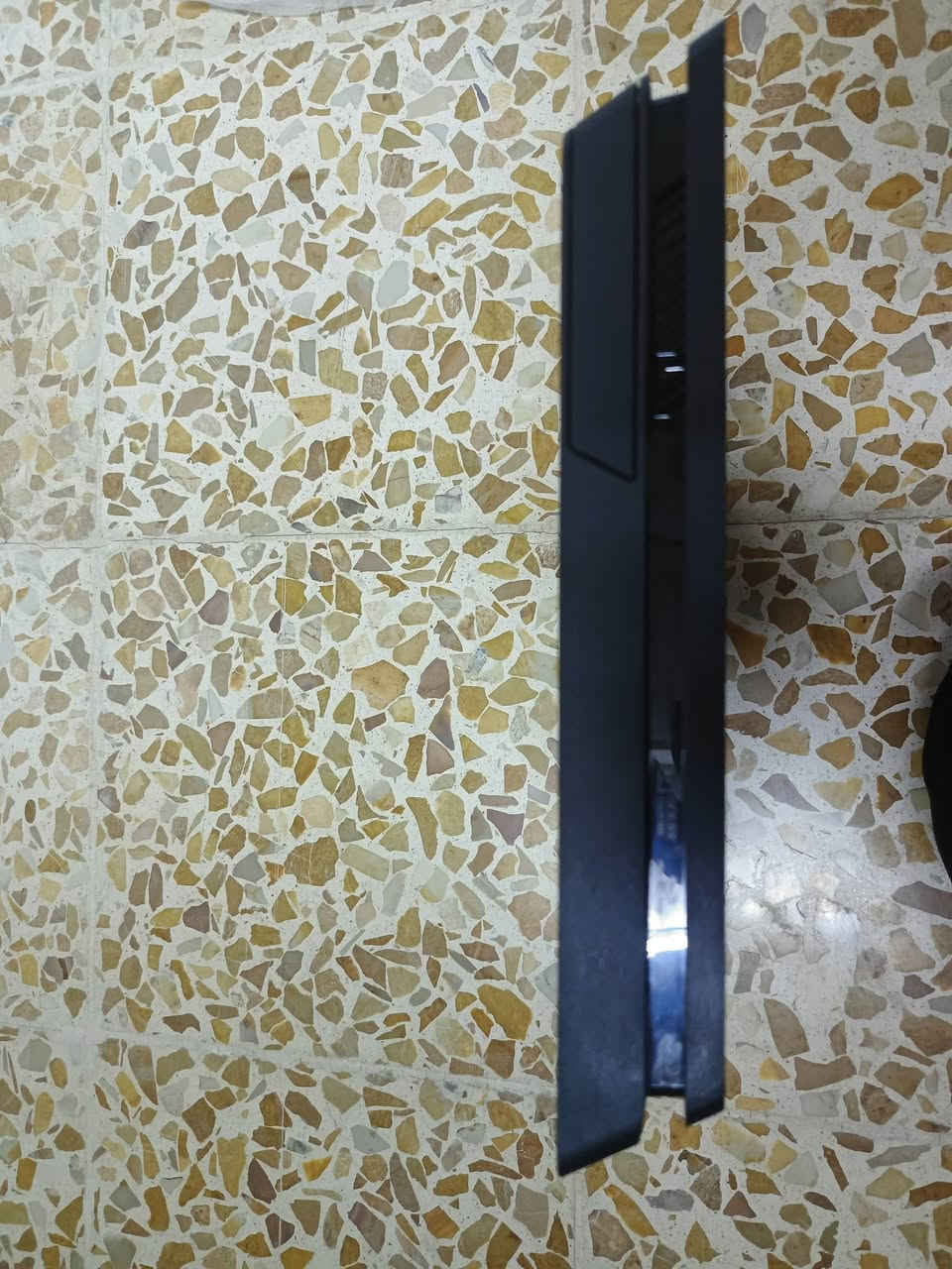 بلي 4 سلم مهكر قرص
ذاكره 500 
يدات 2 وحده اصلي والثانيه تجاري 
لوك ستيكر وشرط مامفتوح واستعمال قليل.. واتساب ***********
