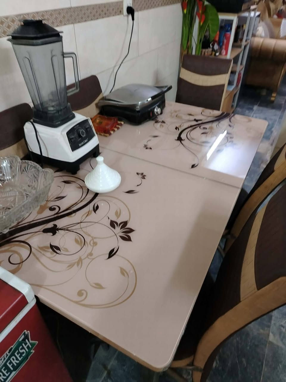 الطبلات بيها اثنين الجامة مفطوره
سعرهن 50
ميز طعام نظيف سعر 100
شراي فقط يتصل ع رقم مااجاوب خاص 
***********
