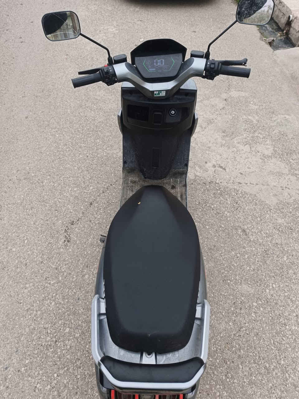 سلام عليكم 
دراجه شحن نوع his 
6 بطاريات ملف نحاس 
تثبيت سرعه 
نضام البارك p
نضام البكR
سرعه حقيقي 70
دراجه نضيغه وجديده 
وبيها بعد هواي مواصفات ما اعرفها 
سعره 750 وبي مجتل شي بصيط 
للئستفسار ***********
