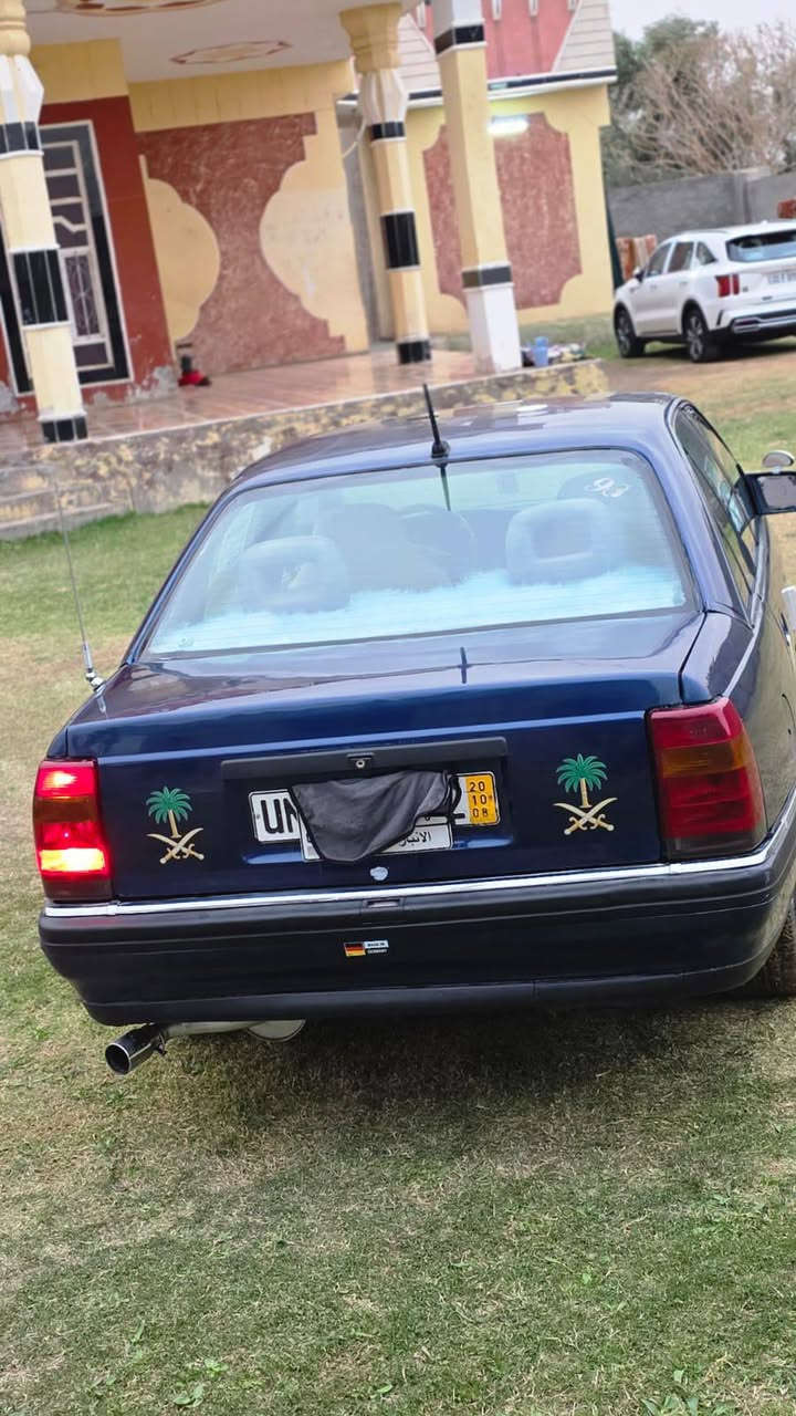 يالله اوبل اوميكا للبيع موديل 1993 محرك الفين بلادي كير عادي صدر امامي خلفي تخم تاير سياره احله من الصور جاهزه مال جناي  غرفتهه حيل حلوه كهربائيات كله شغاله سنويه لل 2028 شواصي بلاديه من الشركه مابيهن اي تعمير سبير كامله مسجل شغال سياره خير من الله كشانه بلاديه حيل حلوات  بطاين مصوجه ونضاف حيل  تحويل مباشر  مكان السياره الرمادي جزيره الخالديه  السعر34وبيه مجال الطيبين للستفسار اتصال ع ‏‪***********‬‏
