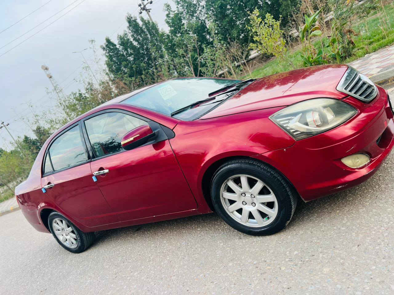 السلام عليكم سياره البيع جيلي موبل موديل 2013 سياره مكفوله من ضربه وتبديل مكينه وكير كفاله حداديه جديده تخم  تاير ويل جدد توني شادهن   مشروع وطني سنويه 28  كهربايات كله شغاله  تبريد شغال شاشه وكامره شغالات مكاني عماره السعر 38 وبيه مجال  رقم الهاتف  ***********
