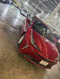 للبيع تيوتا بريوس موديل 2022 فئة xle  ماشية 70 الف   حادثها ابراب اثني...