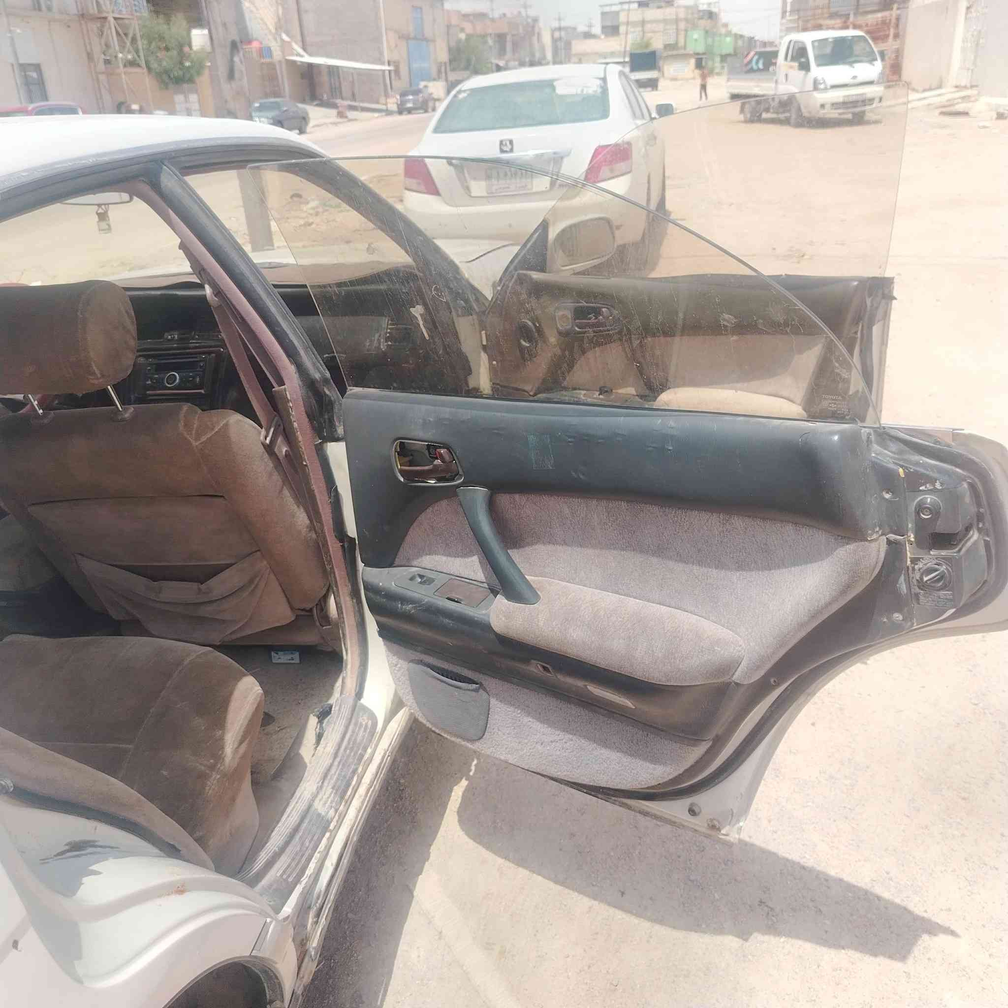 بطه كراون موديل 93 سنويه منتهيه مكان البصره الحكيميه ابيع كوم حديد وهذا رقمي *********** ابيع كوم حديد بيهه بكن
