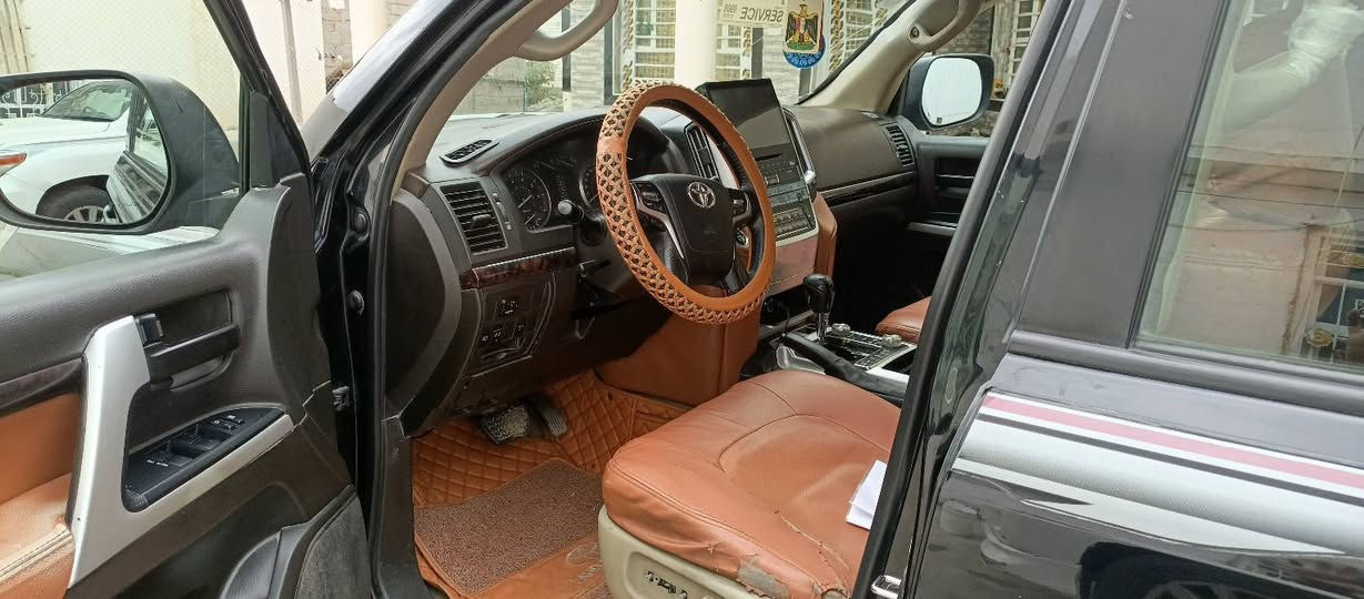 لاندكروز ٢٠١١مصبوغه حزام ستينيه فول مواصفات كراسي جلد كهرباء تخم تاير ٣قطع ثلج❄ محرك 4000 رقم بغداد الدولي بسمي هزه جديده السياره مفتره أو مصبوغة حزام له تجيه وله كلبه السعر ٢٣٥بيه مجال مكان الحله ***********
