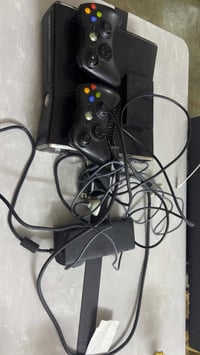 اكس بوكس 360 للبيع يدتين هاردين وايرات ثنين مال يده ويا كامل ملحقاته م...