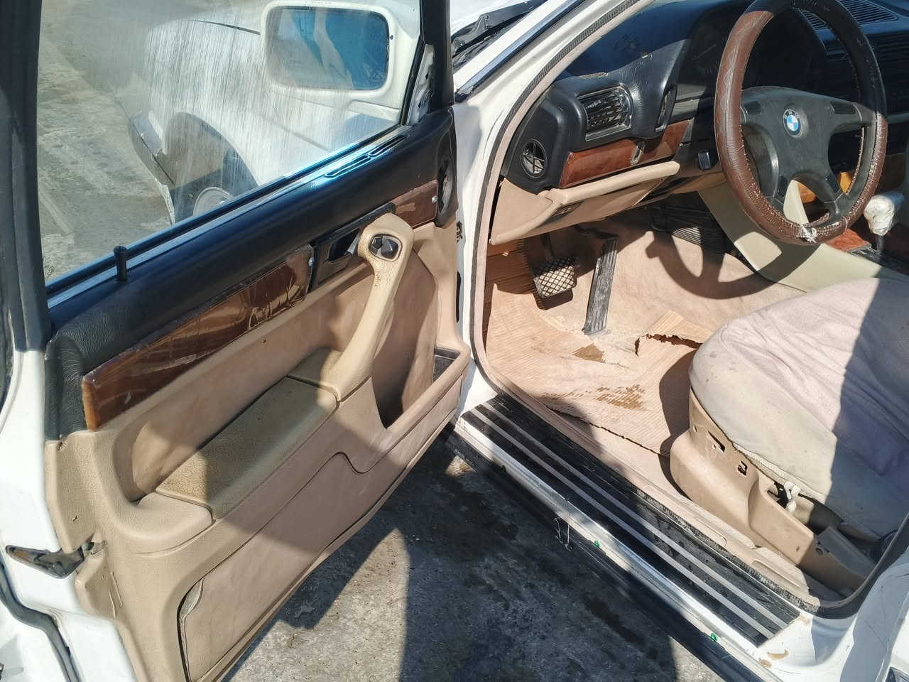 سلام عليكم بي ام 735للبيع لون ابيض رقم بغداد بلاديه سياره
مكينه كايمه صدر نص عمر تايرت زينه داخله يحتاجه ترتيب سياره مال تعمير بدون ضرر بدون صبغ موديل 89 سياره ابيعه علا وضعه مكينه كايمه مكينه كايمه مكان الانبار كرمه كناطر ومراس ب اقل من سعر أو بسعره مو مشكلة اي شي مراوس اروس سعر 30بيه مجال
***********
