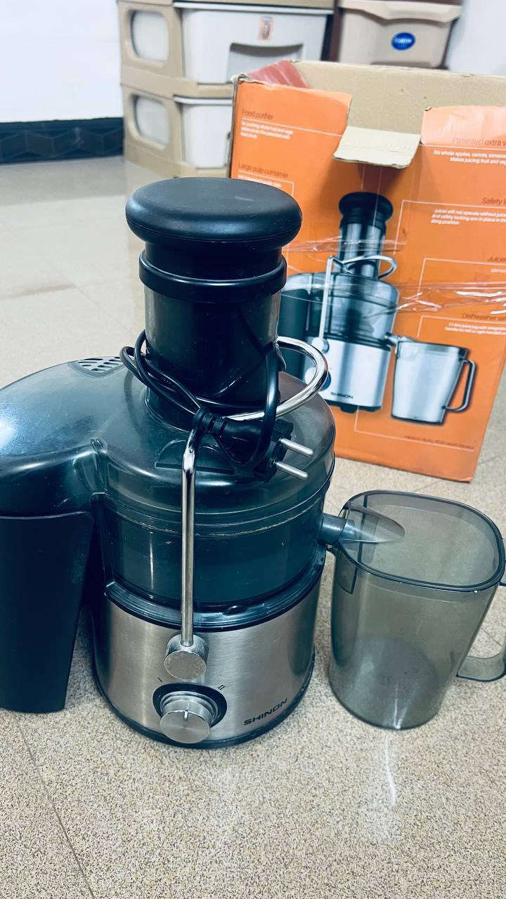 عصارة فواكه وخضار شينون SH-300
نظيفة وشغالة ممتاز
سرعتين + فتحة كبيرة للفواكه
تعصر برتقال، تفاح، جزر ورمان
ويا الكارتون والملحقات
السعر مناسب 35وبي مجال بسيط استعمال بسيط 
كربلاء التحدي 

0783 864 4769
