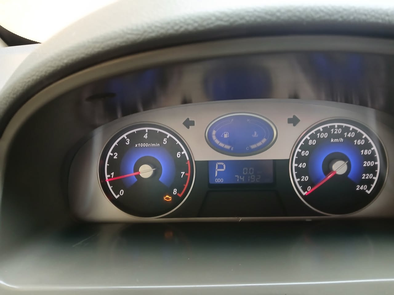 جيلي امكراند E7
الفئه الأولى موديل ٢٠١٣ 
استيراد خاص جبتها زيرو سنه ٢٠١٢
محركه ١٨٠٠ كورلا بلادي مو تحوير 
رقم بغداد دولي بسمي ماشيه 74صبغ عام جديد لغرض الجماليه 
بيها طخات على البارد سياره جانت مضمومه 
تدفئه تبريد شغال صدر أمامي خلفي جديد راديتر جديد كهربائيات شغاله حساسات سنتر لوك فتحه سقف سياره على وضع الشركه بلاديه  
السعر ٦٣ مكانها بعقوبه 
معلومات أكثر ***********
