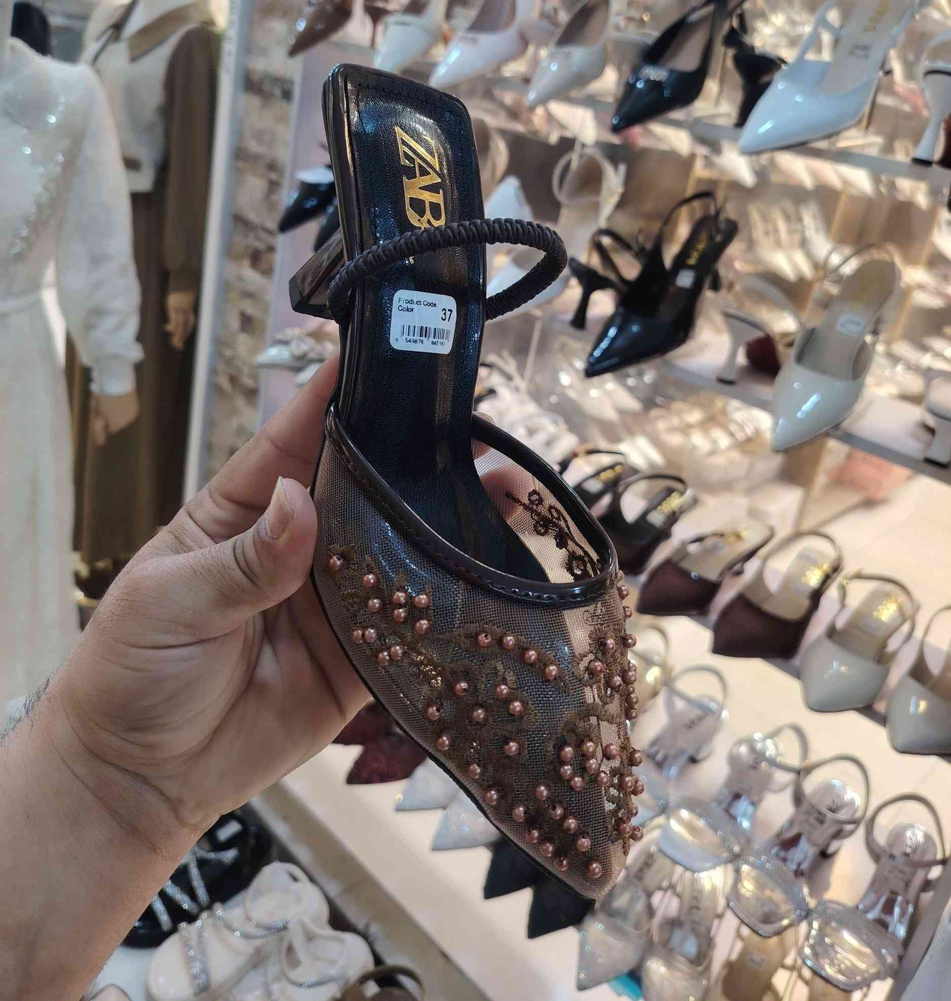 حذا زارة كوالتي جدا راقي ارتفاع 7سم
قياسات من 37الى 40
عنوان المحل ديالى المقدادية حي المعلمين شارع المخضر مجمع العزاوي مقابل أزياء
يوجد توصيل
واتساب ***********
