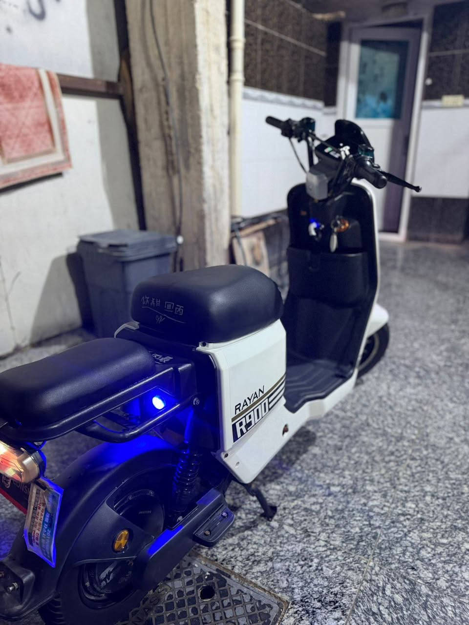 سلام عليكم دراجه r900للبيع لدراجه5 بطاريات كبار مواصفات:فجوج بريك أمامي خلفي .بصمات اثنين. رجوع للخلف. شاشه تطلع لعطال بيها. وغيرها ) لسعر 540 وبيها مجال 
لمكان حله حي لعسكري***********
