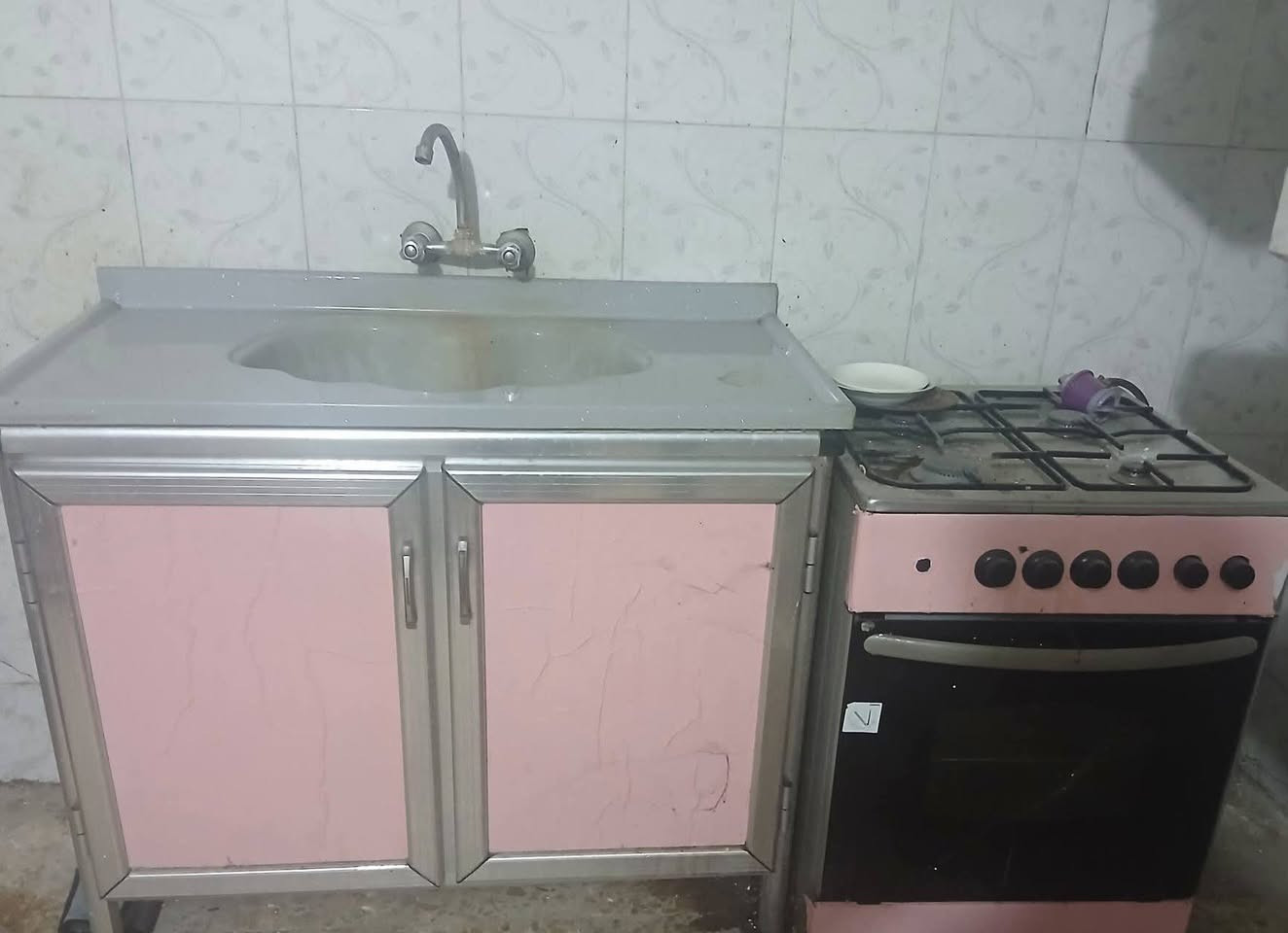 اغراض للبيع
لطفا الاسعار ثابته  واتساب ***********
الطباخ ٧٥ قفل نضيف ٤ عيون فرن شغال 

 كاونتر ٣ قطع سنك وملحق والثالث لجوة 
 الملحق لتعليك يحتاجله نرمايد جدد سعره قفل ١٣٥
لان نضيف 

 راوتر نت وطني من شركه هواوي ابو خطين 
٢٠ الف
 الكنتور ب١٠٠
