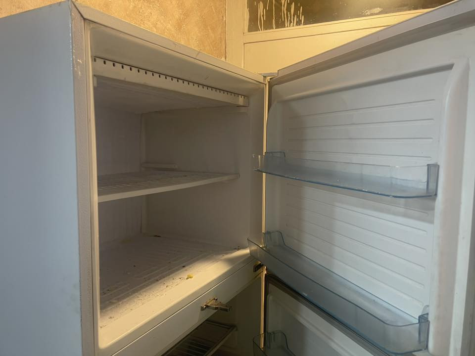 ثلاجة مستعملة للبيع شغالة سعرها 125 الف 

‭0770 276 1662‬
