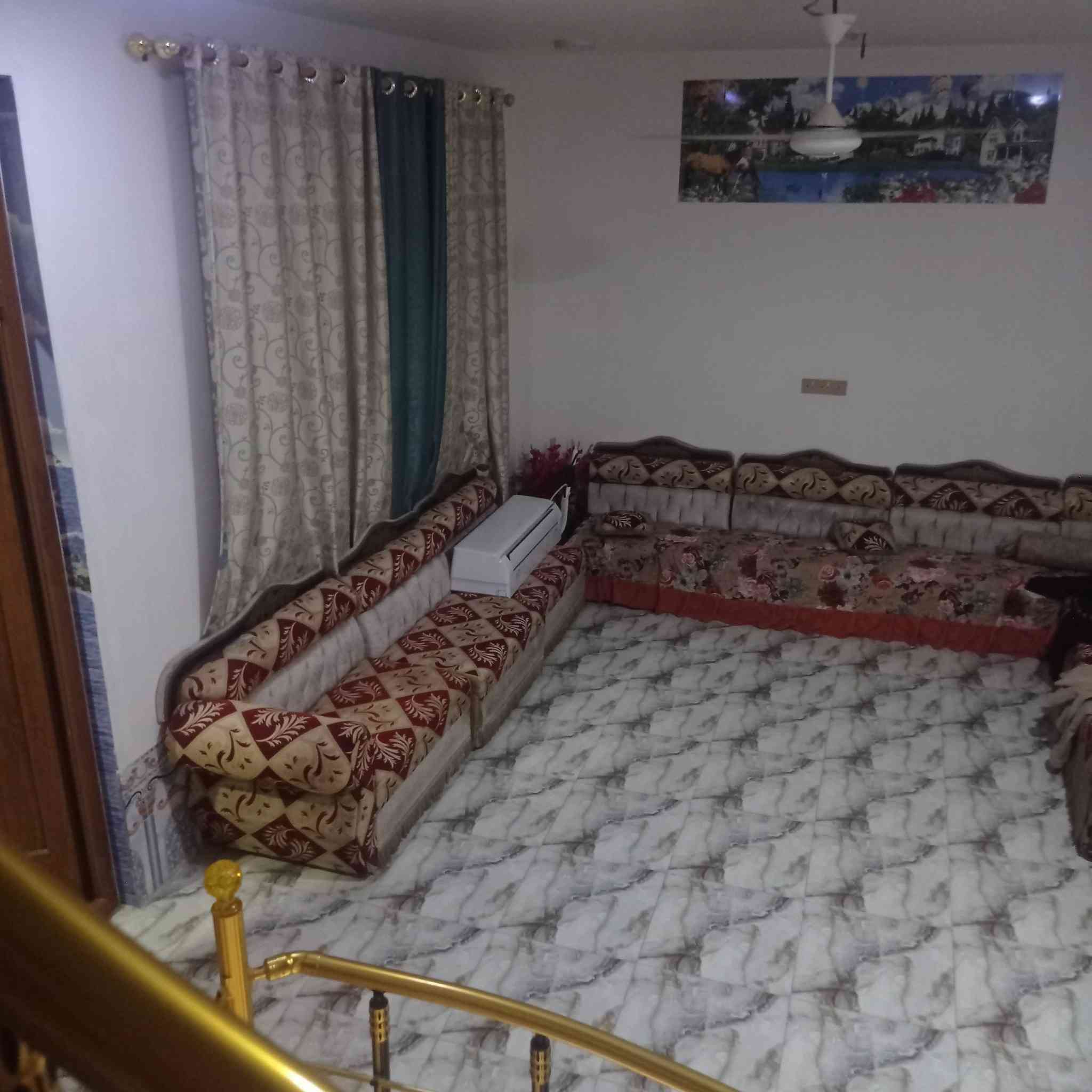 دار للبيع 
حي النصر  شارع 80 قريب من الساده البوخطه  الطريق المؤدي العلوية شريفه بنت الحسن( ع) ٢٠٠ م طابو زراعي سند ٢٥ بأسمي تحويل مباشر 
♥️♥️♥️♥️
يحتوي على ثلاث طوابق بناء حديث 
♥️♥️♥️♥️
الطابق الاول غرفه وكلدور ومطبخ واستقبال ومجمع صحيات وحديقه وكراج يسع سيارتين 
♥️♥️♥️♥️
الطابق الثاني غرفتين وكلدور ومجمع صحيات وغرفه غير كامله 
الطابق الثالث غرفه مع سطحين 
عرض الشارع ٧ م  
مكانه الفرع المقابل الملعب ٧ بيت عن الشارع 

السعر ١٩٠ وبي مجال قليل 

***********
