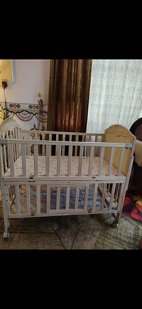 سرير طفل • نضيف • بصرة