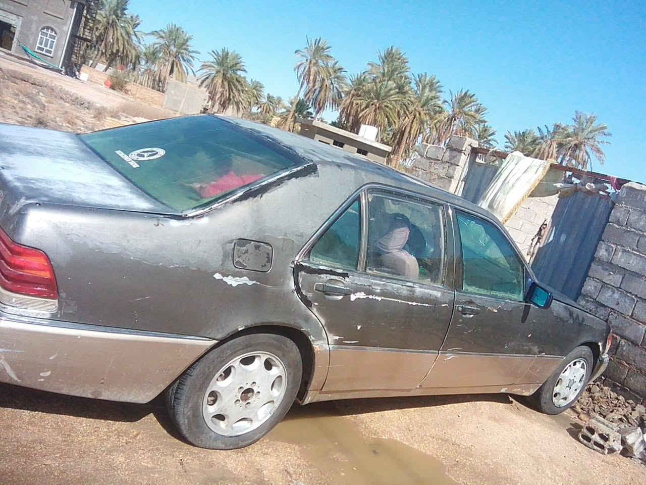 ***********السلام عليكم
مرسيدس موديل 1992
محركه 3000الف 
البيع بسعر مناسب
رقم إتصال
