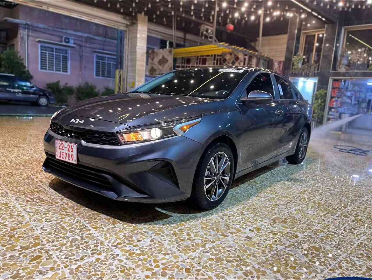 كيا فورتي
2024
السياره بدون صبغ بيها زلخ على كد بابين الي بجهة النفر 
السياره وارد امريكي
مداور ثاني يوم 
ماشيه ٣٩
نص فول وسعرها مناسب
السياره احلى من الصور 
***********
