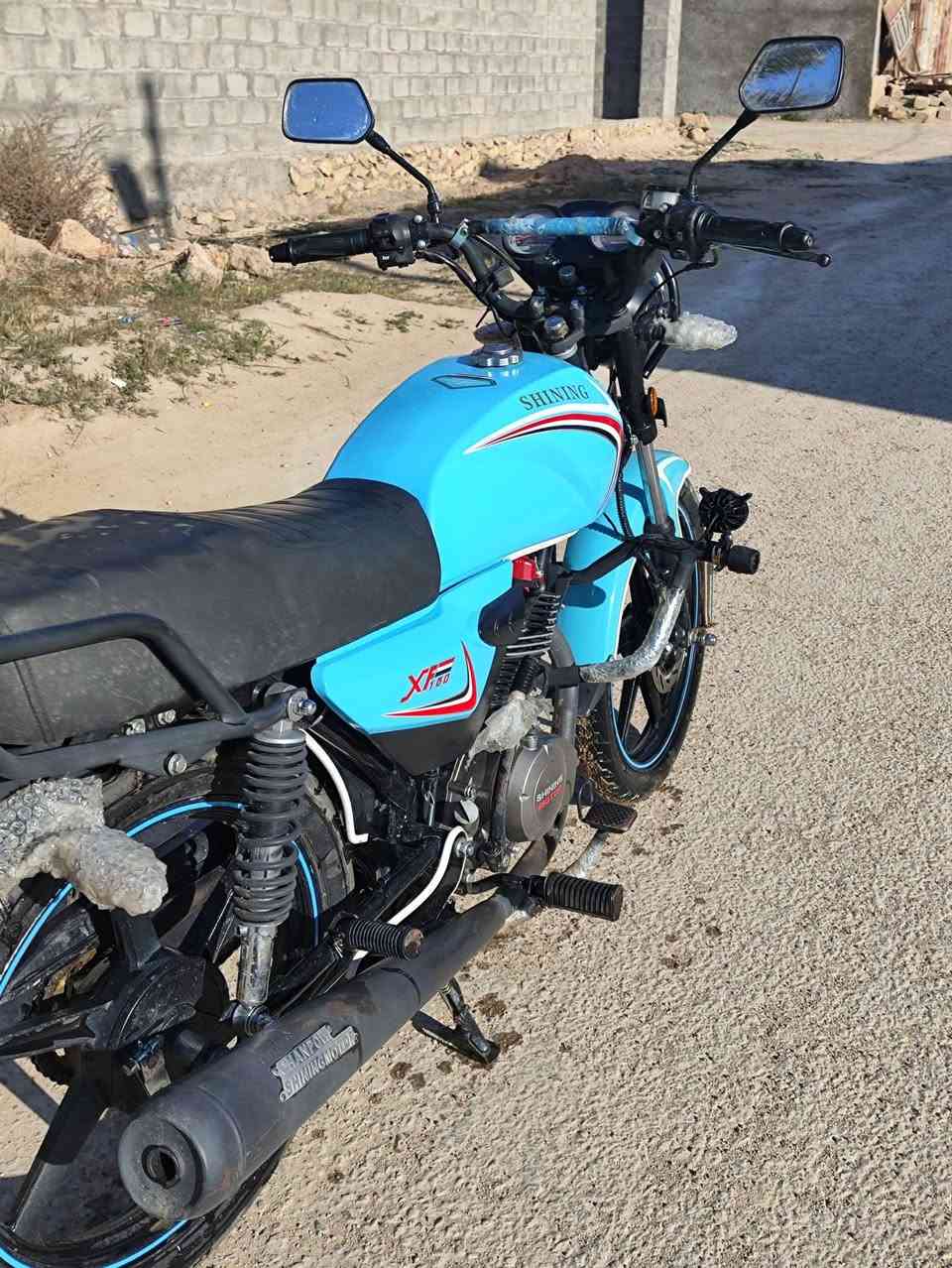 سلام عليكم 
 
     شينك للبيع باب اول قلاب بعده جديد ع وضع شركه 

           موديل 23مكمرك كامل اوراق بس تروح تسجل برمادي

               نضافه فول بعده جديد 

                 محرك نشاط ونعومه فول 

                      السعر 1200
  
العنوان.            رأوه        الاستفسار ***********
