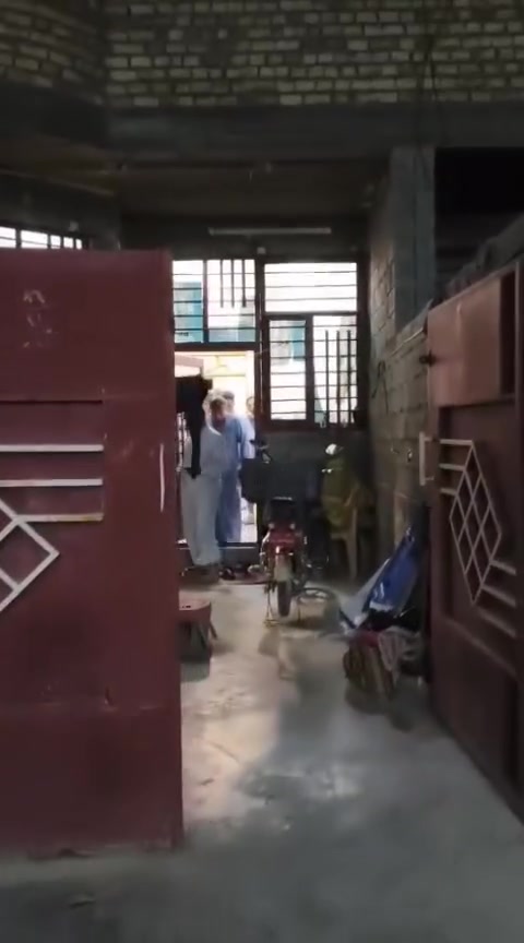 يا الله سلام عليكم بيت بجبيل قرب جسر ثالث بيت مساحه 135متر بناء بلوك كامل مكمل ناقصه بس الواجهة شارع 10تبليط البيع فقط للاستفسار ***********
