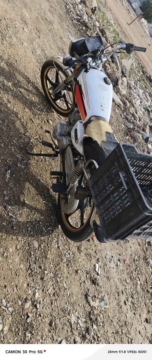 سلام عليكم دراجه للبيع سيفان 18عنوان بهرز السعر 350 الاتصال ***********
