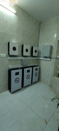 تم بفظل الله تنصيب منضومه طاقه شمسيه ( 45 ) امبير ليلي (60) امبير نهار...